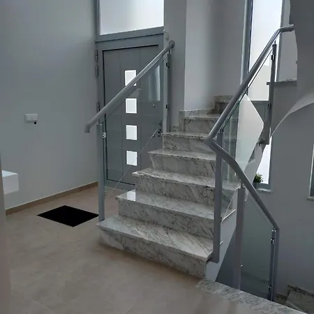 Miranda House * نازاريه