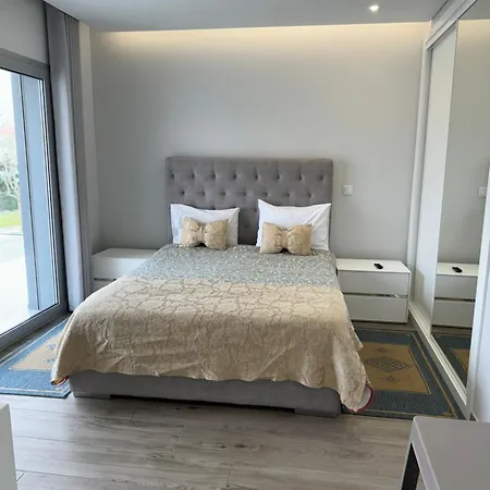 דירה Miranda House *
